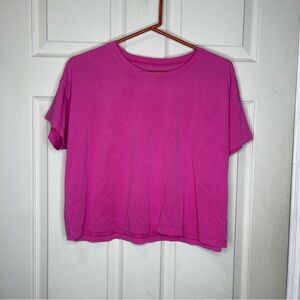 Lululemon Bright Fuchsia Women’s Crop Top Sz 6/8